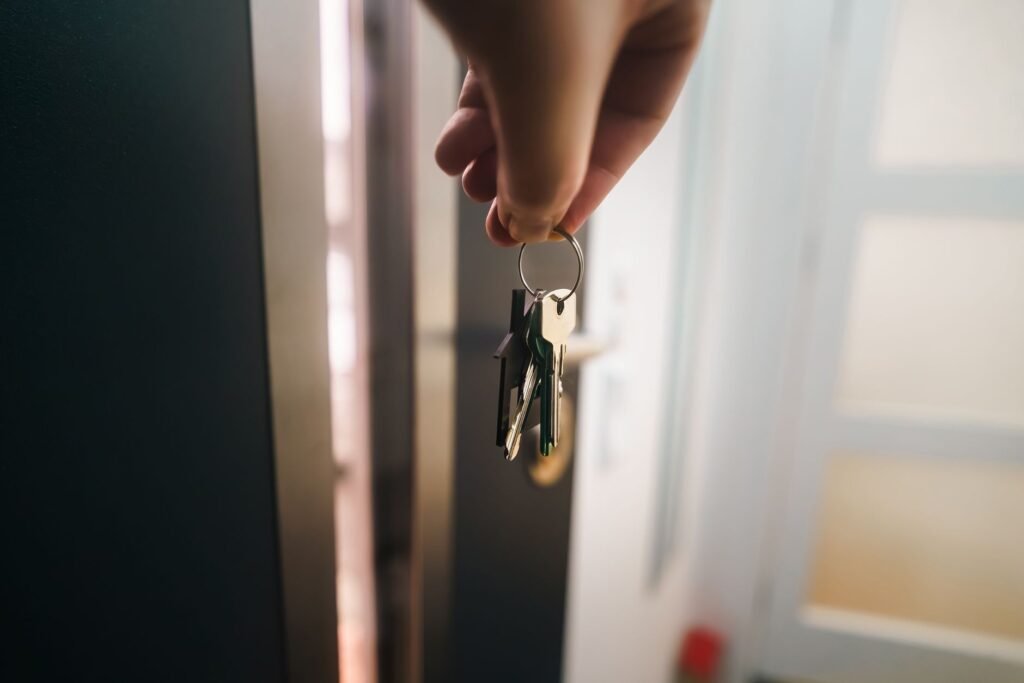 Licencia de vivienda de uso turístico en Cataluña 2026: HUT, licencia urbanística y el caso de Barcelona