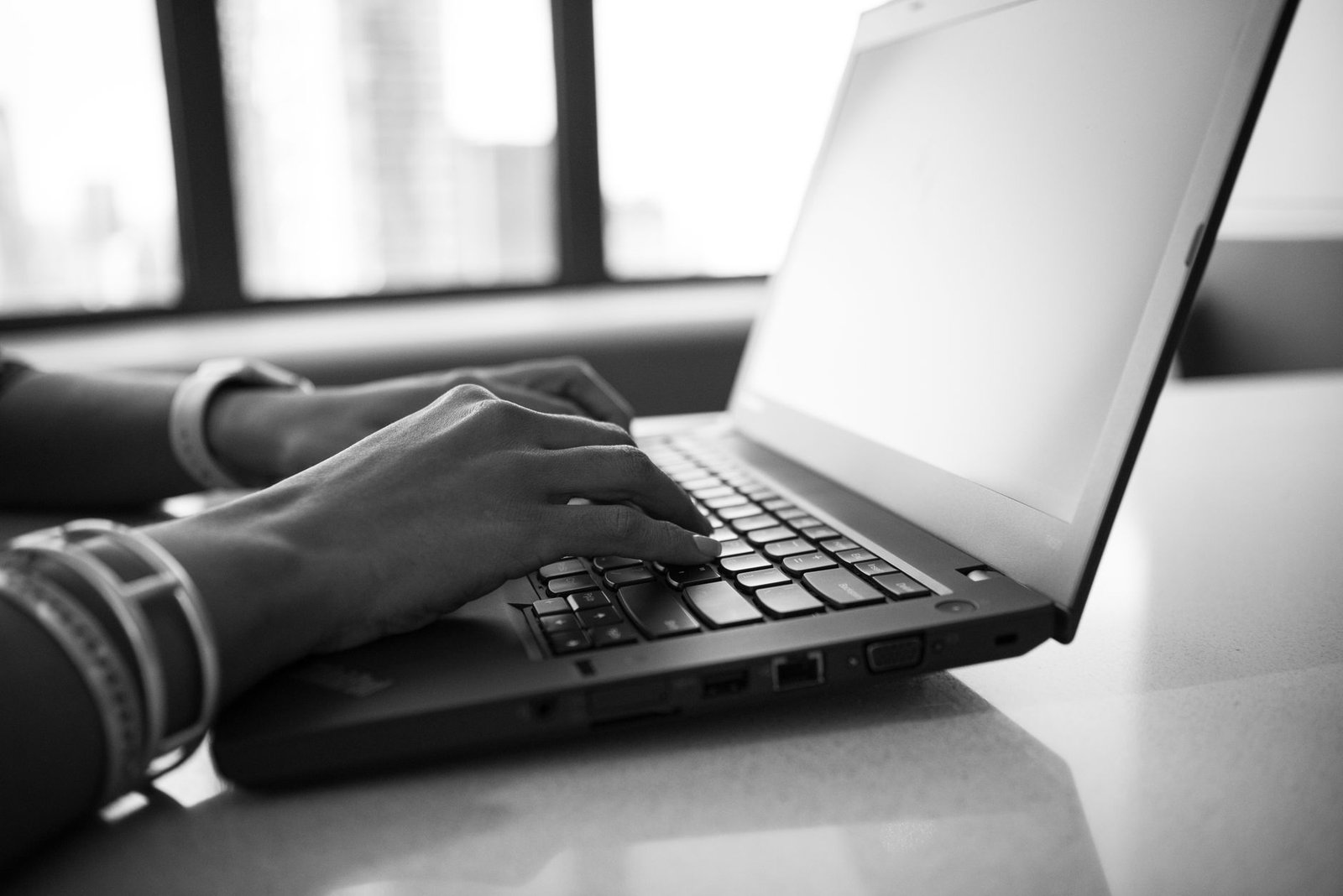 Herencia digital: qué pasa con las cuentas y activos digitales de un familiar fallecido