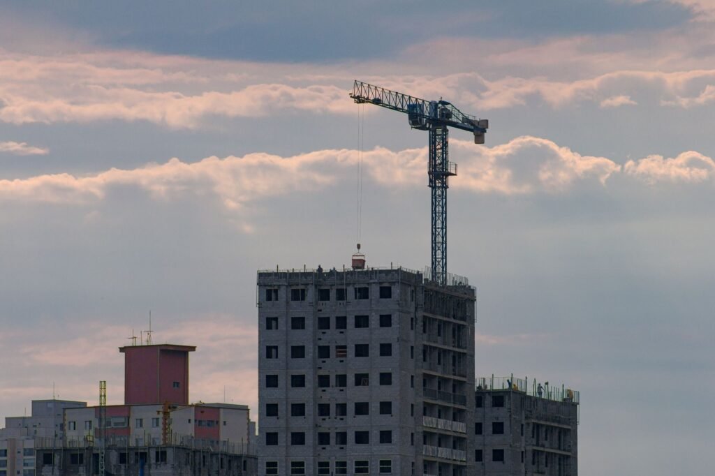 Retraso en la entrega de vivienda de obra nueva: qué puedes hacer